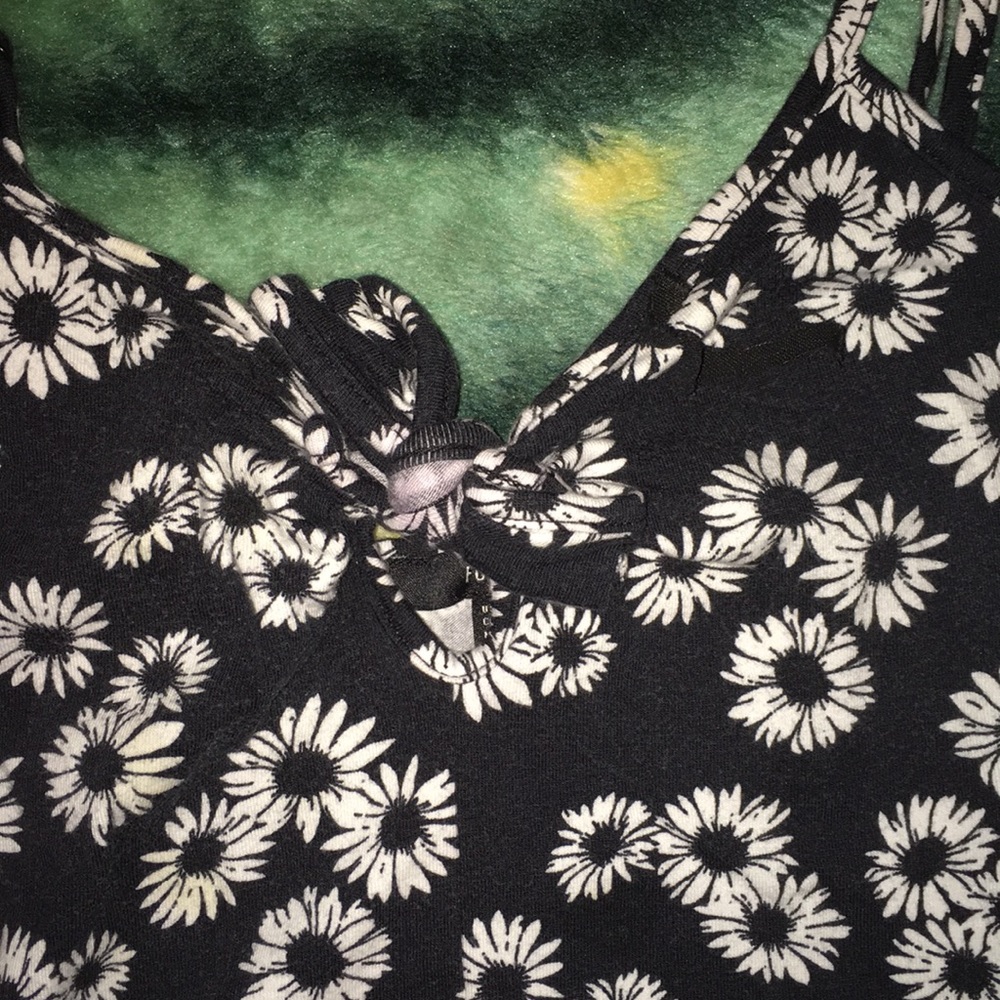 Crop top - Picture 2 of 4